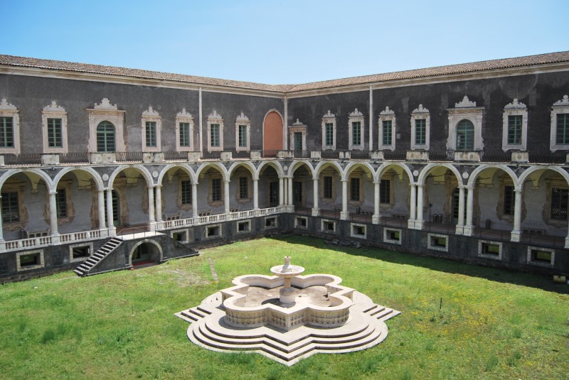 Chiostro dei marmi